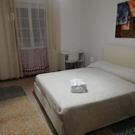 La Casa Di Anna Apartment Taranto Bagian luar foto