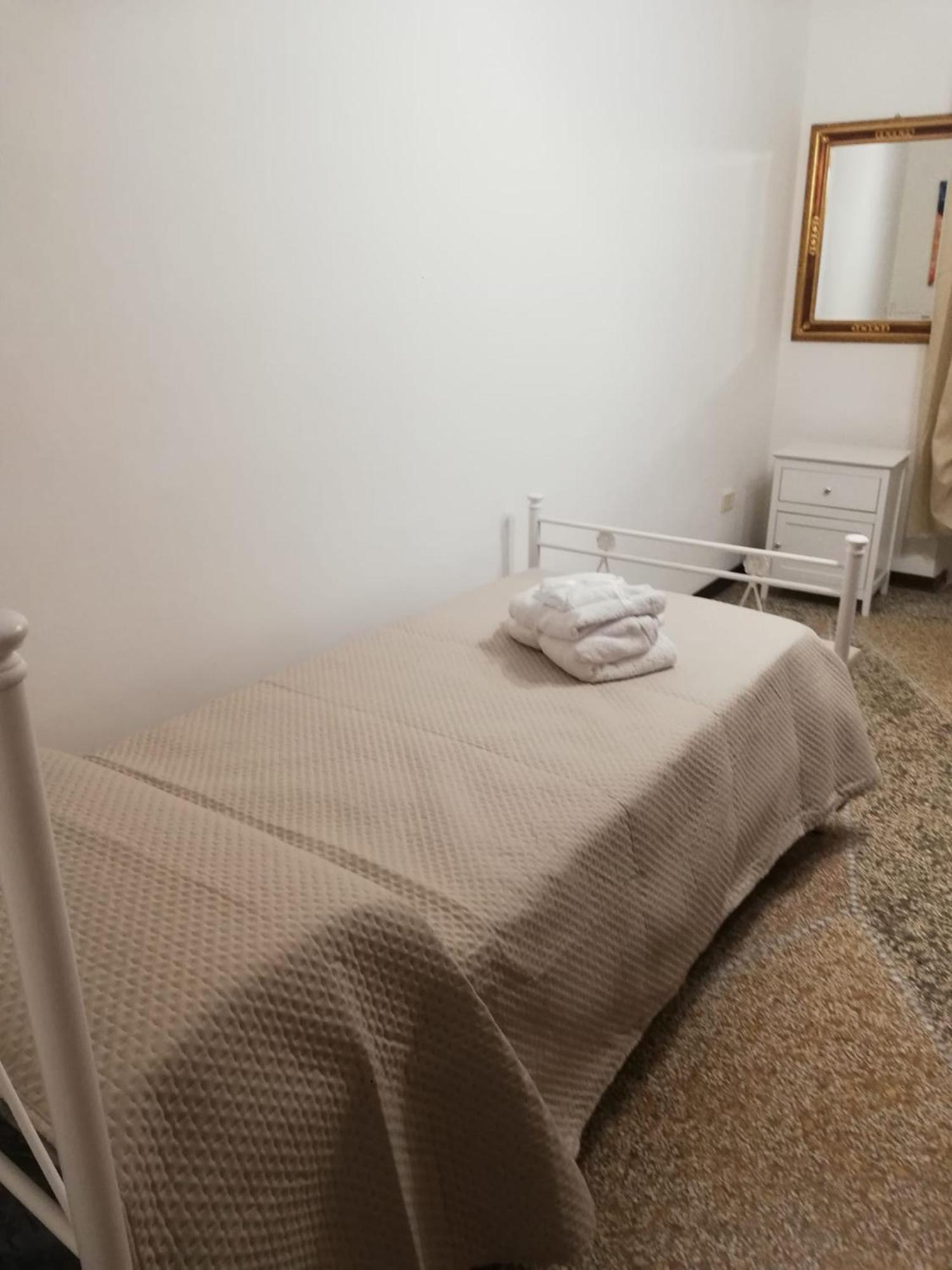 La Casa Di Anna Apartment Taranto Bagian luar foto