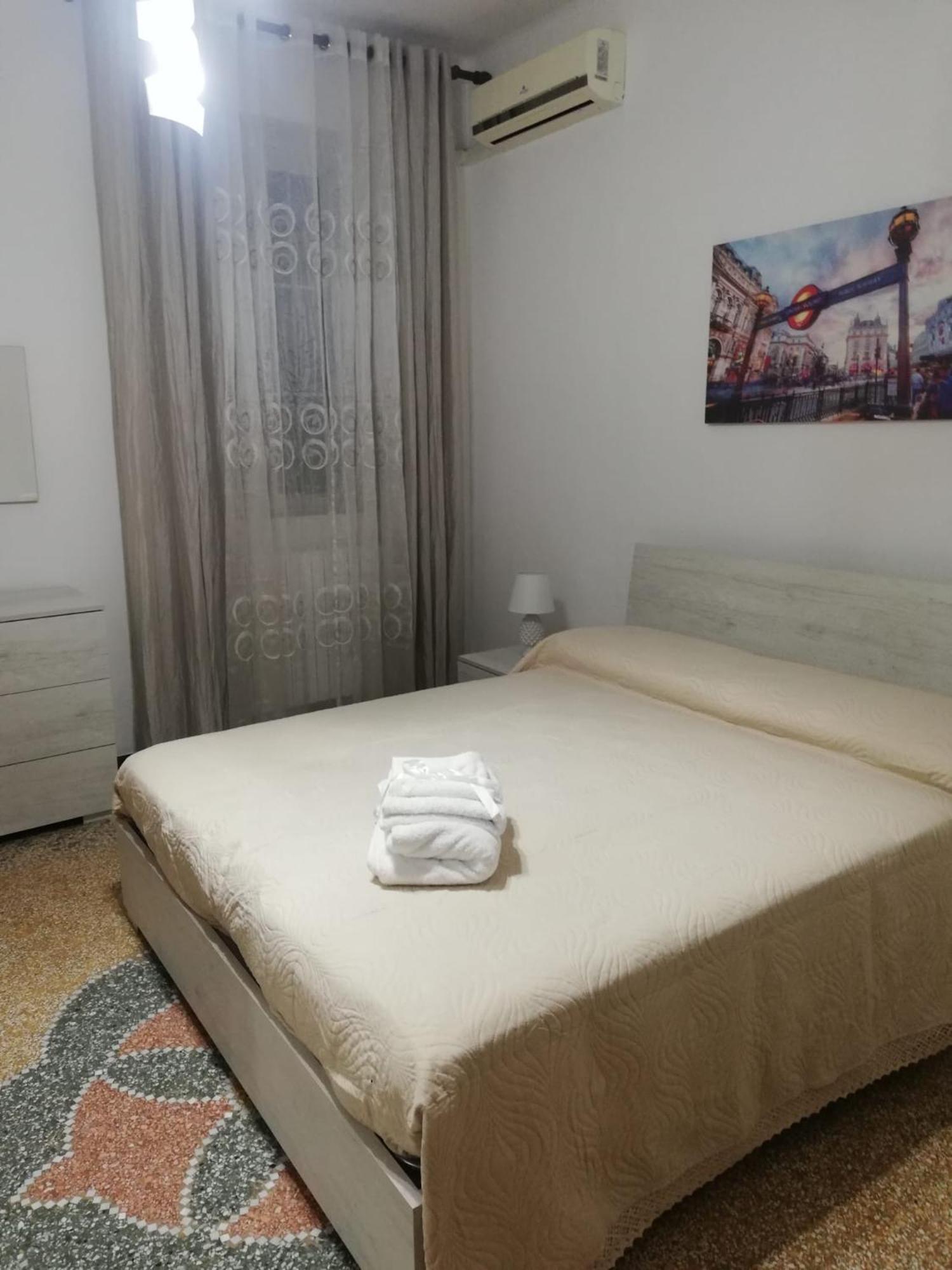 La Casa Di Anna Apartment Taranto Bagian luar foto